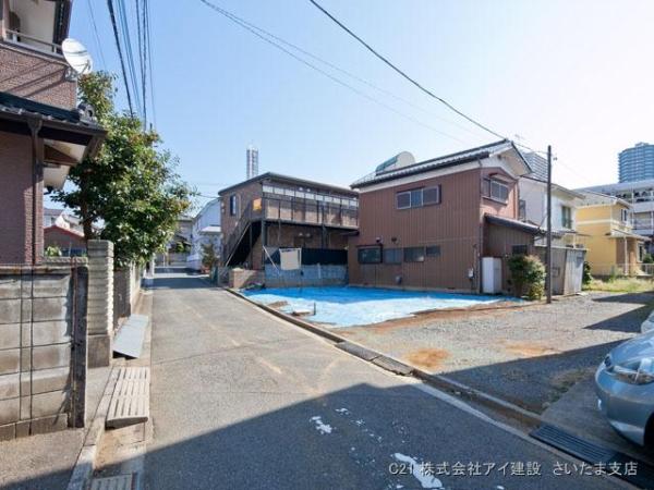 Local photos, including front road. Local (12 May 2013) Shooting