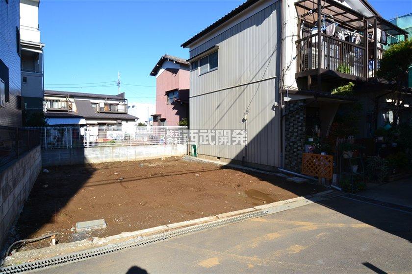 Local photos, including front road. Local (12 May 2013) Shooting