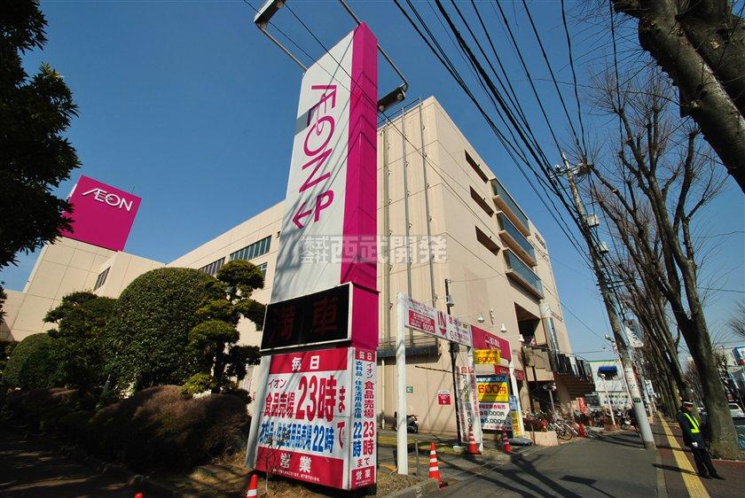 Shopping centre. 890m until ion