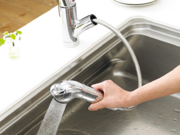 Kitchen.  [Water purifier integrated hand shower faucet] Because the water purifier has been built into the tip, You can use the sink of the upper and lower spacious. Very active in the cleaning of every corner of the sink because the hose is pulled out.