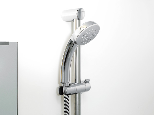 Bathing-wash room.  [Slide bar] The height of the shower ・ Angle has installed an adjustable slide bar.