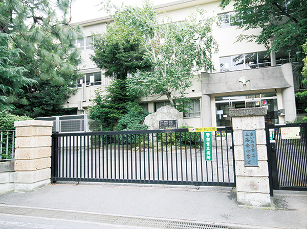 Surrounding environment. Saitama Municipal Kamiochiai elementary school (11 minutes' walk / About 820m)
