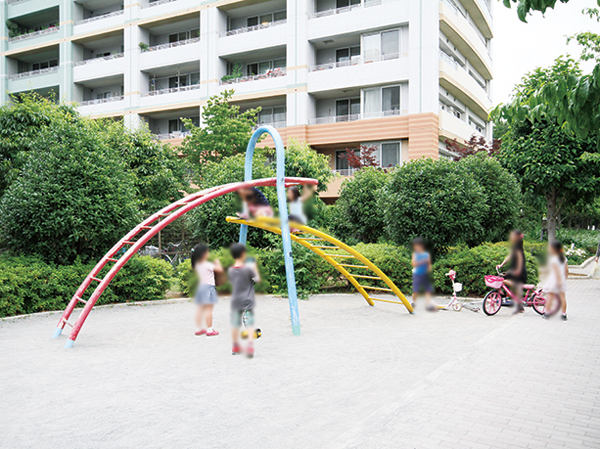 Surrounding environment. Kamiochiai seven chome park (5-minute walk / About 370m)