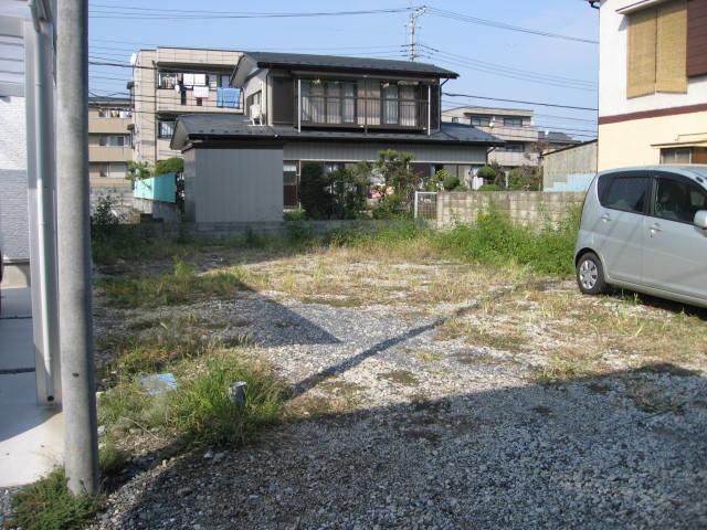 Local photos, including front road. It is shaping land. 