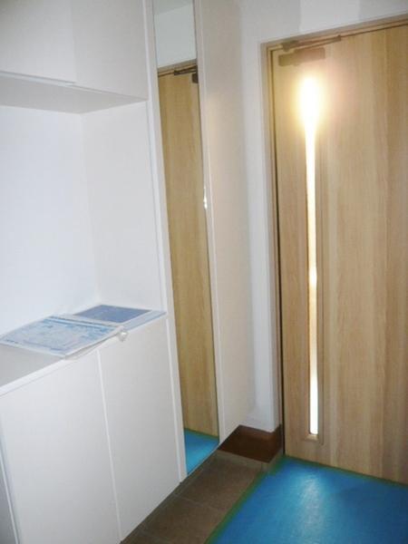 Entrance. Local (11 May 2013) Shooting