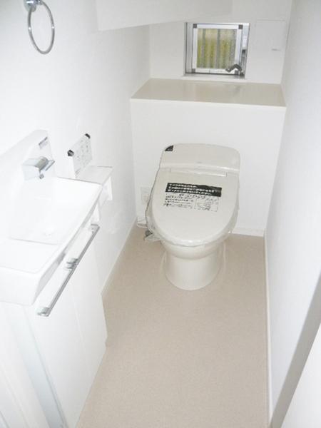 Toilet. Indoor (11 May 2013) Shooting