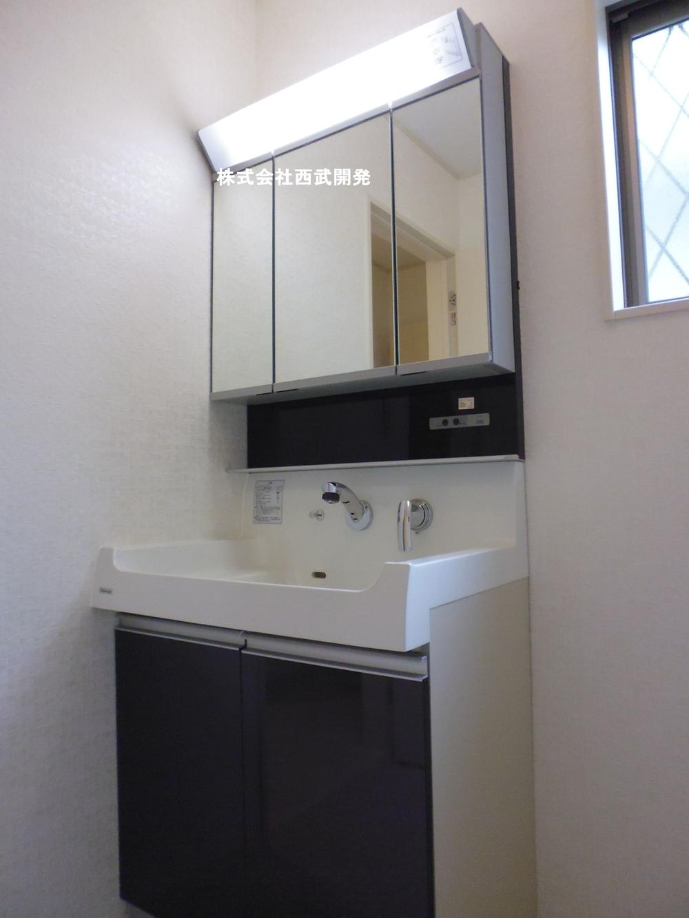 Wash basin, toilet. Indoor (12 May 2013) Shooting