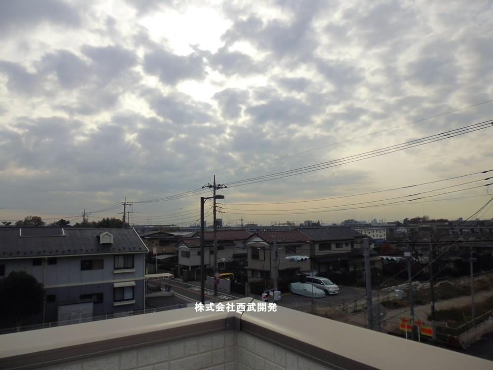 View photos from the dwelling unit. View from the site (December 2013) Shooting