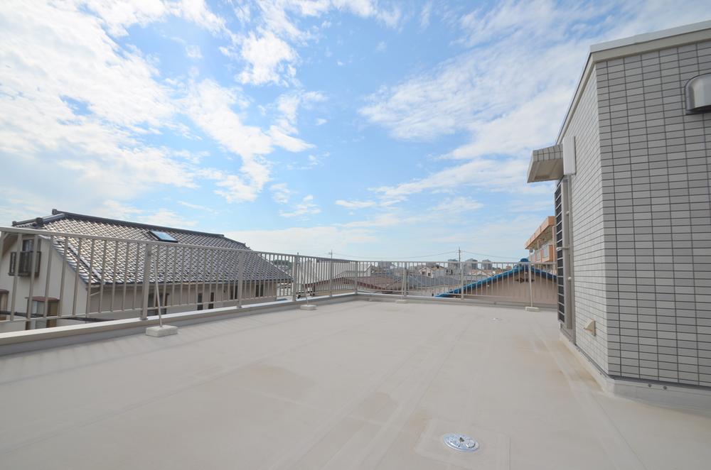 Balcony. Astronomical observations on the rooftop balcony, ^^ Please enjoy the BBQ