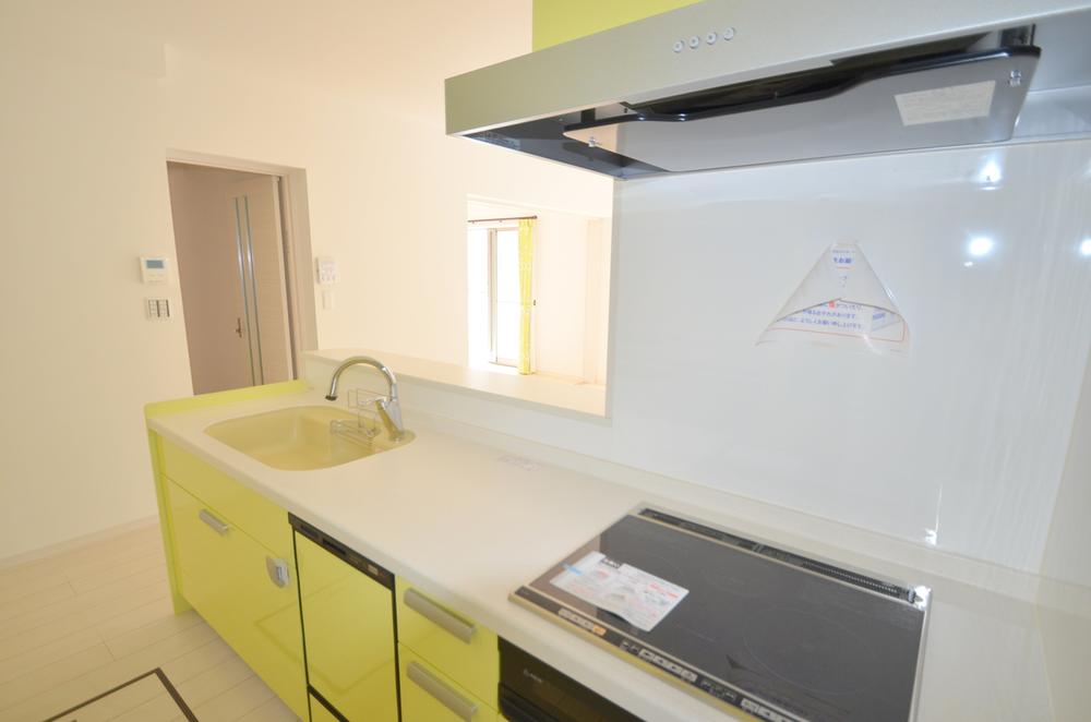 Kitchen. Bright and fun cuisine in a new kitchen ^^