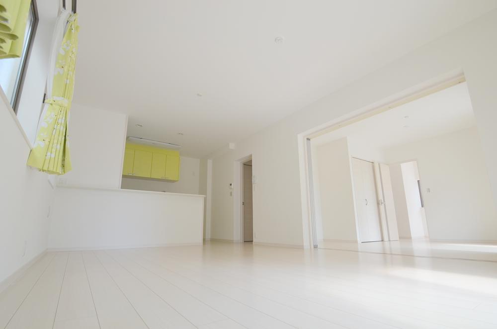 Living. Family gatherings ^^ in a bright living room