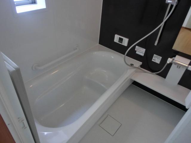Same specifications photo (bathroom)