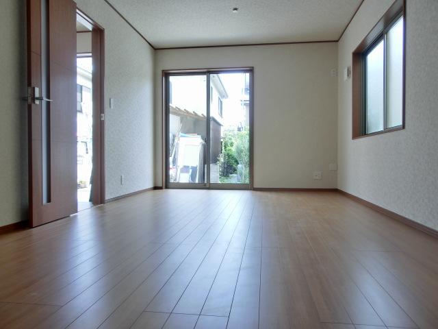 Same specifications photos (living)