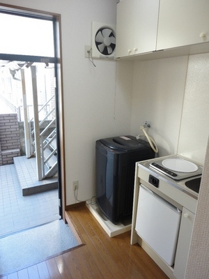 Entrance. Other Room No. (No. 105 room) reference photograph