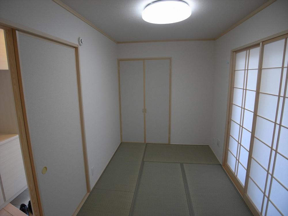 Non-living room. 1 Building