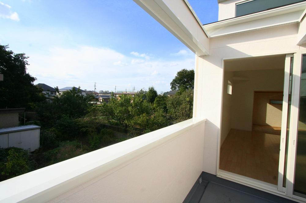 View photos from the dwelling unit. Local (11 May 2013) Shooting