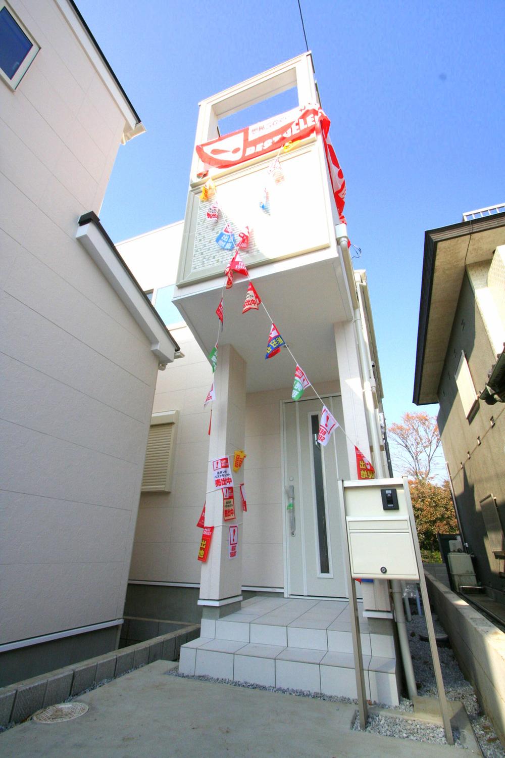 Local appearance photo. Local (11 May 2013) Shooting