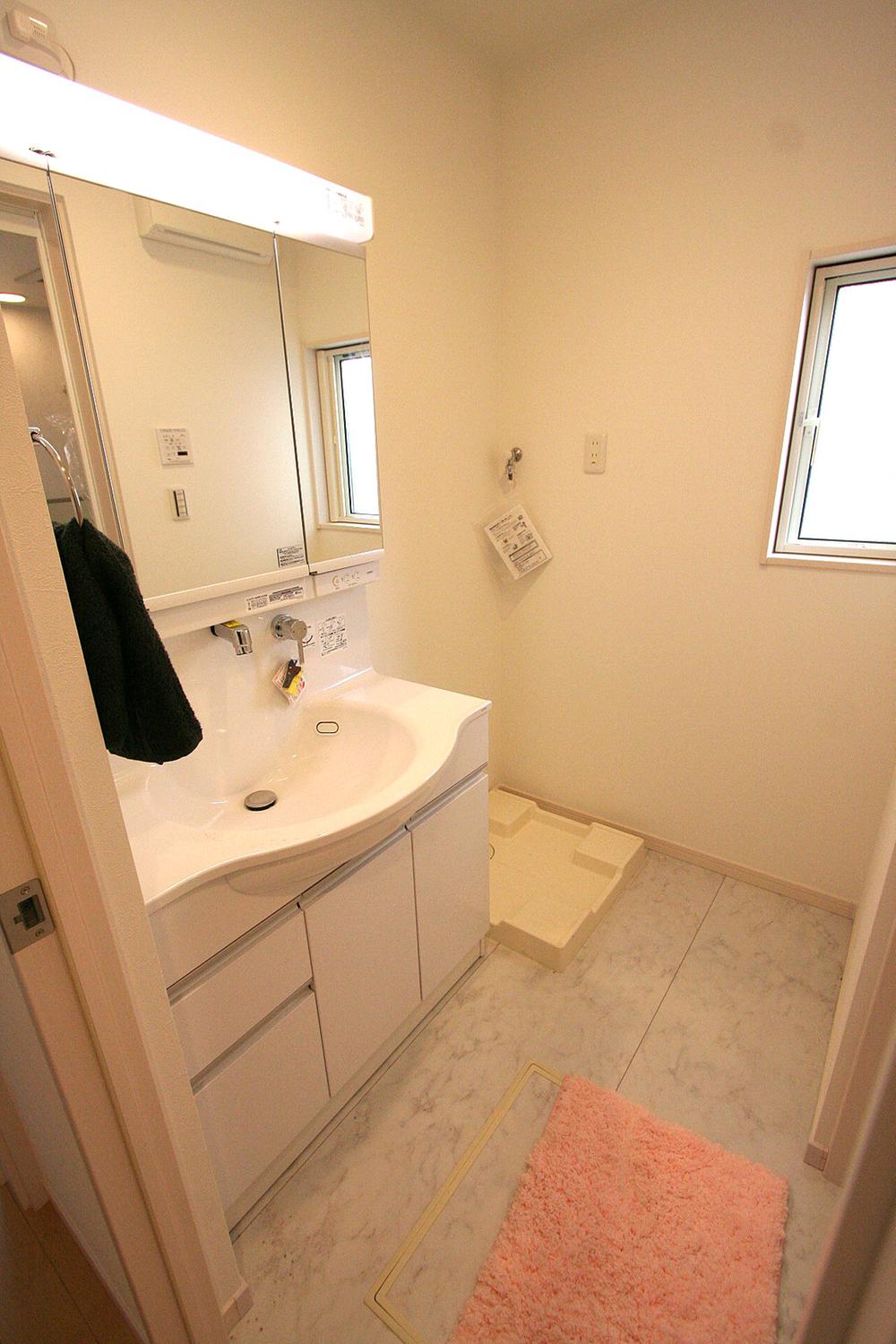 Wash basin, toilet. Local (11 May 2013) Shooting