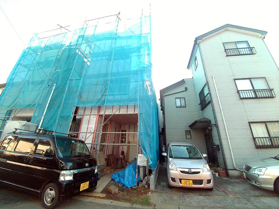 Local photos, including front road. We offer the same use the finished model house of this property. Please feel free to contact us. 