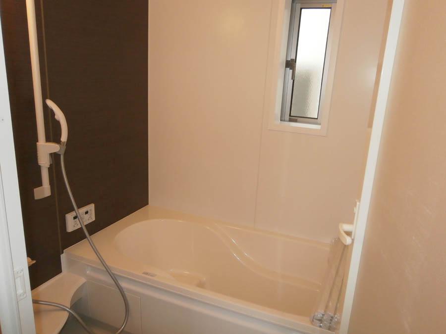 Bathroom. Was building completed. Such as the actual image from per yang, We have to wait all the time so you can see directly. 