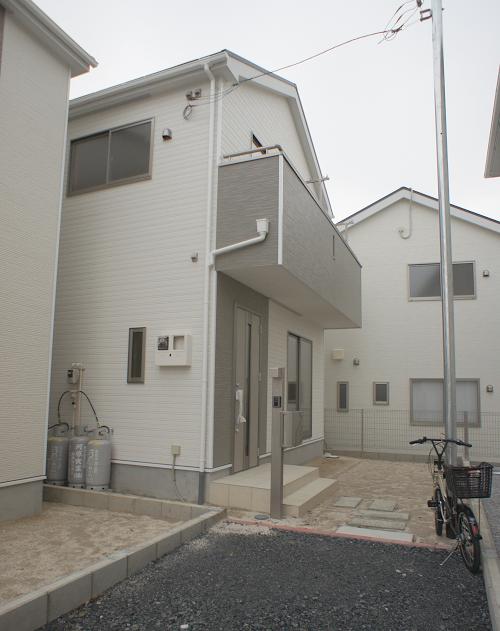 Local appearance photo. 4 Building