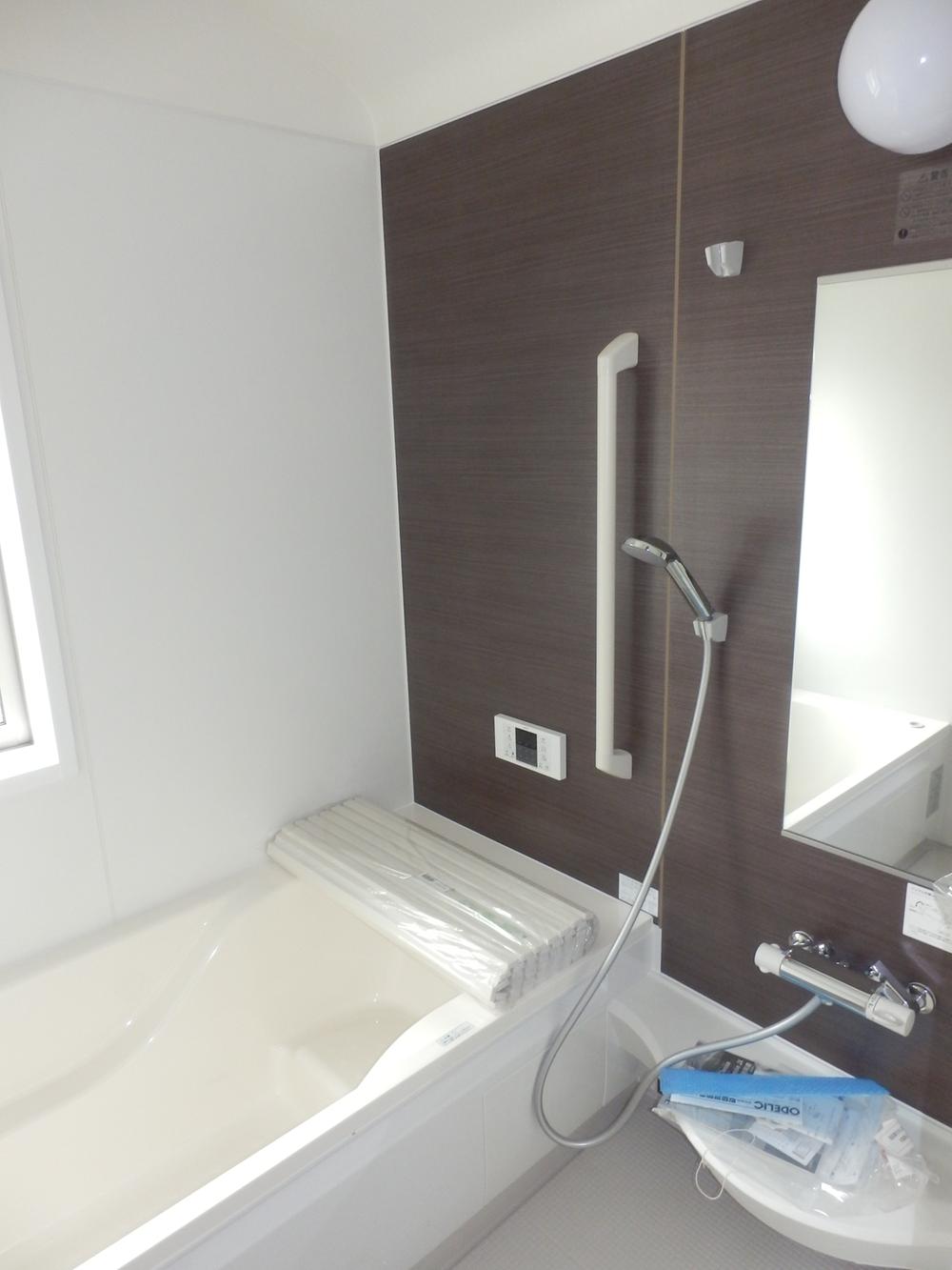 Same specifications photo (bathroom). Unit is a bus. It is stuck in a relaxed manner in one tsubo type. Please heal daily fatigue! !