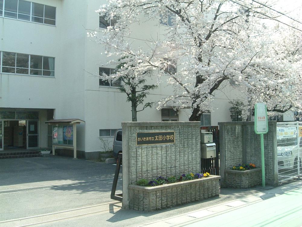 Primary school. Ota Elementary School 3-minute walk