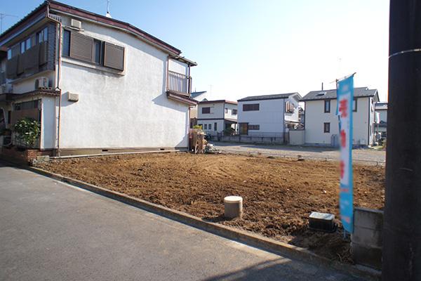 Local photos, including front road. Local (12 May 2013) Shooting