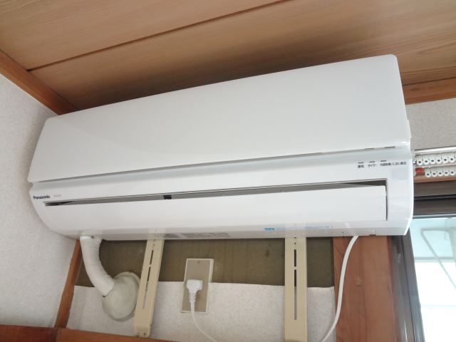 Other. Air conditioning of new tightening comes with. 