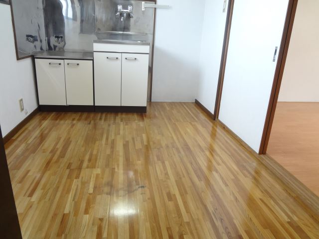 Kitchen. Bright kitchen. 