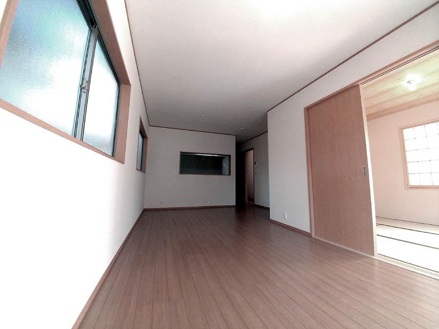 Living. Was building completed. Such as the actual image from per yang, We have to wait all the time so you can see directly. 