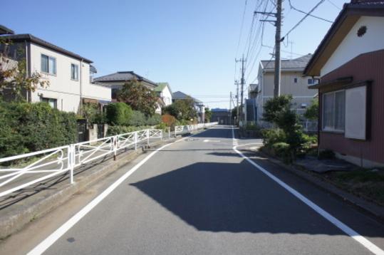 Local photos, including front road. Frontal road