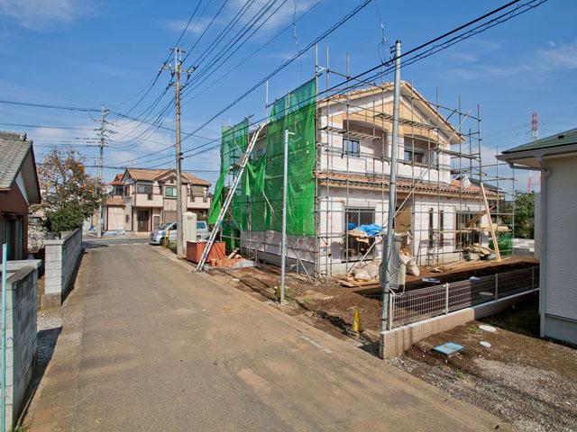 Local photos, including front road. Local (11 May 2013) Shooting