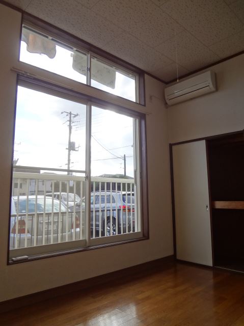 Living and room. Sunny because before parking.