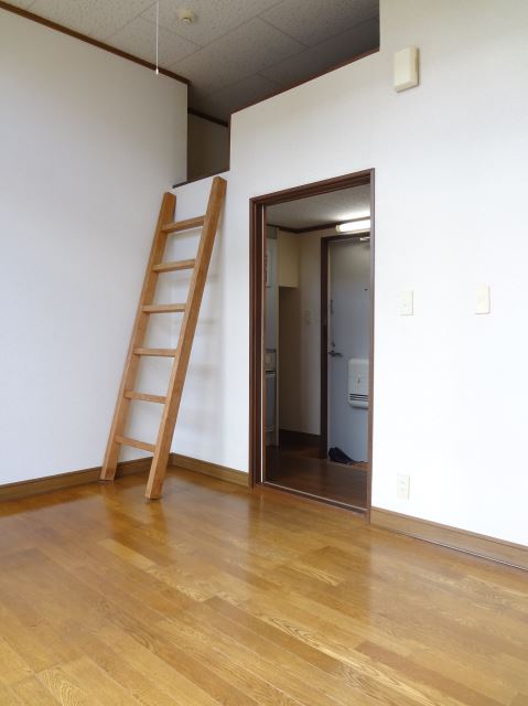 Living and room. Spacious is space.