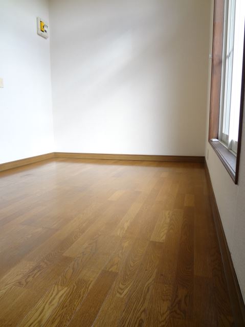 Living and room. There is a feeling of cleanliness.