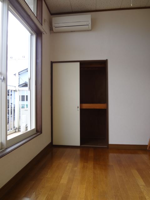 Living and room. Storage space is also spacious.