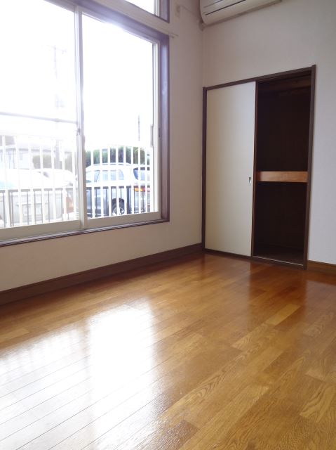 Living and room. Beautiful flooring.