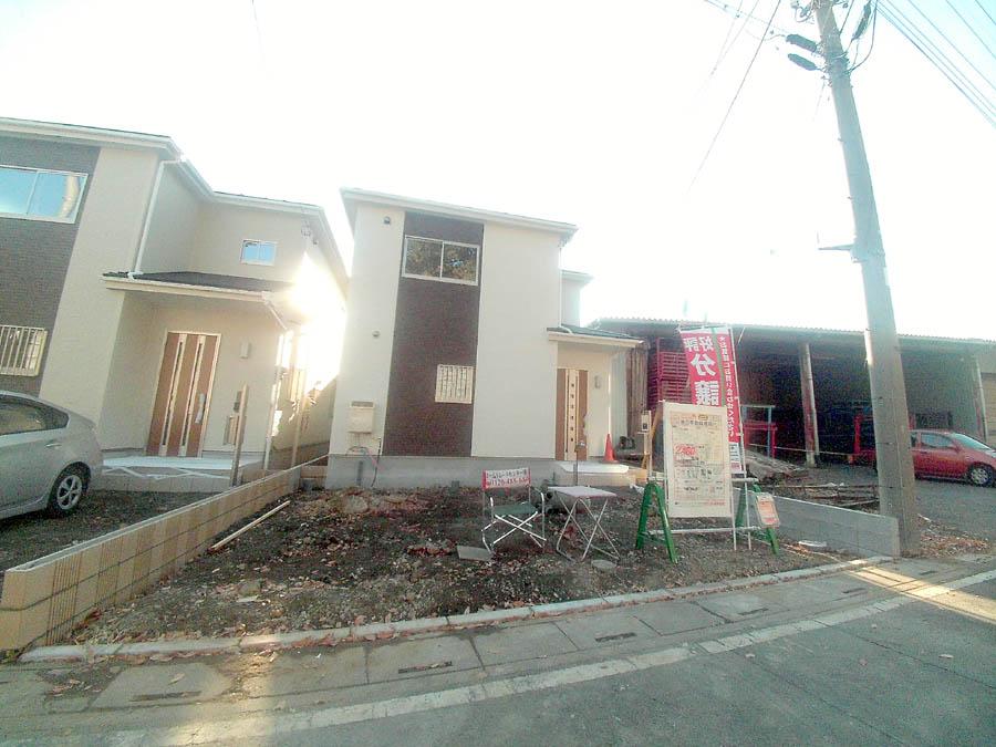 Local photos, including front road. We offer the same use the finished model house of this property. Please feel free to contact us. 