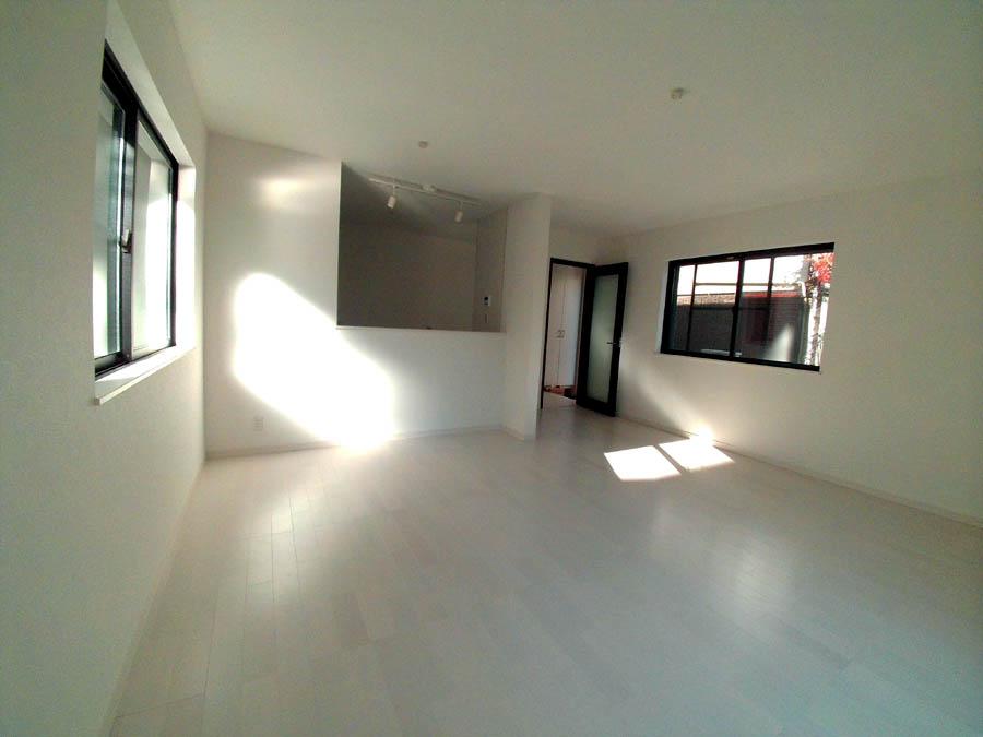 Living. Was building completed. Such as the actual image from per yang, We have to wait all the time so you can see directly. 