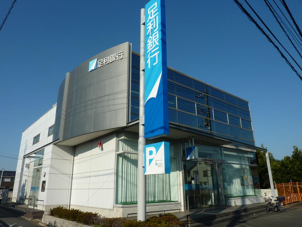 Bank. Ashikaga Bank Iwatsuki to the branch 76m