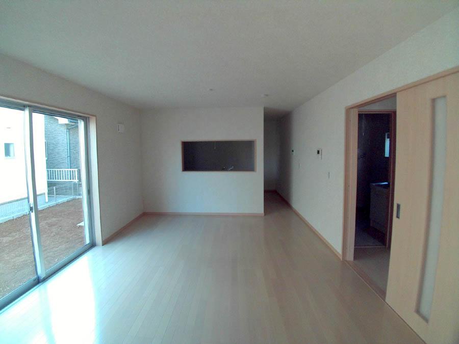 Living. Was building completed. Such as the actual image from per yang, We have to wait all the time so you can see directly. 