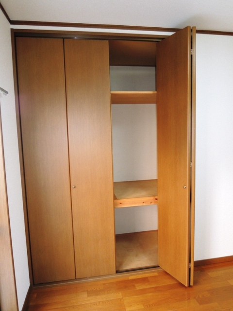 Receipt. Storage closet door type