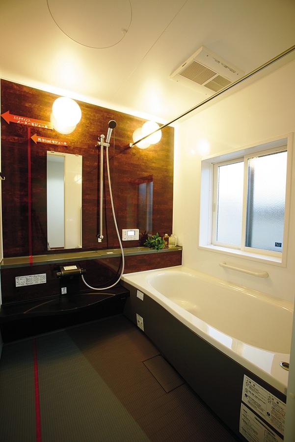 Bathroom. It is the bathroom of the standard specification. Use the clean simple, up-to-date material, Color also can choose in the showroom, such as. (August 2012) shooting