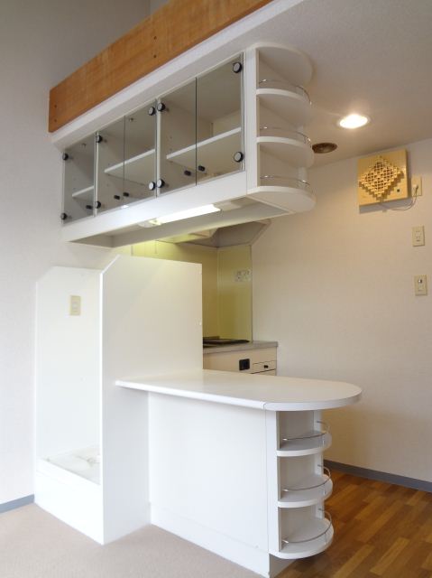 Living and room. Popular counter