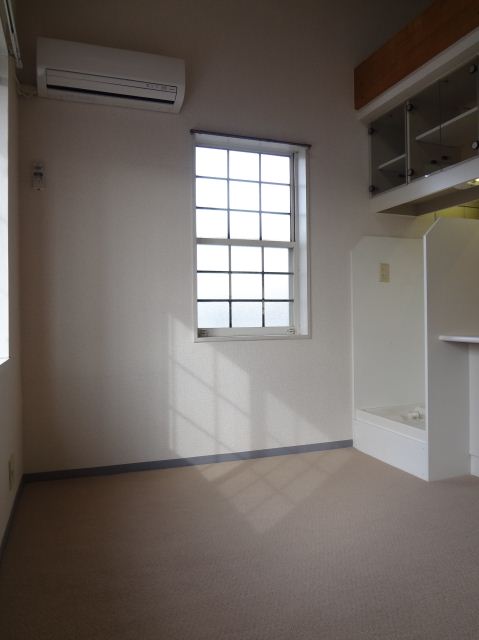 Living and room. It is with a room air conditioner