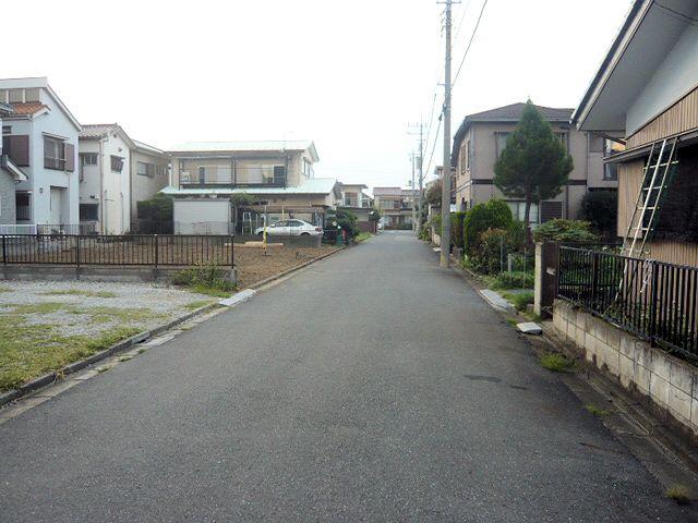 Local photos, including front road. 9 / 11 shooting Before road 6m