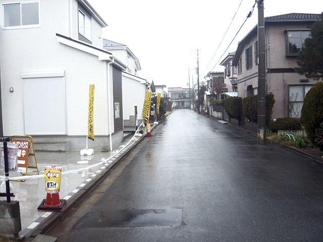 Local photos, including front road. Before the road width 6m