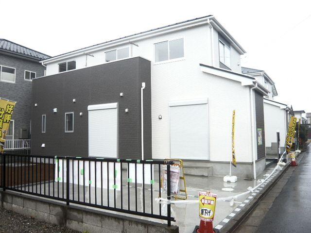 Local appearance photo. Completion Building 2