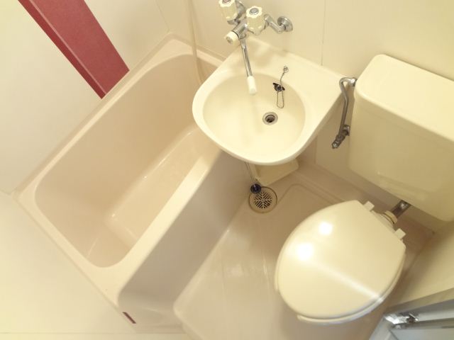 Bath. Unit bus with cleanliness